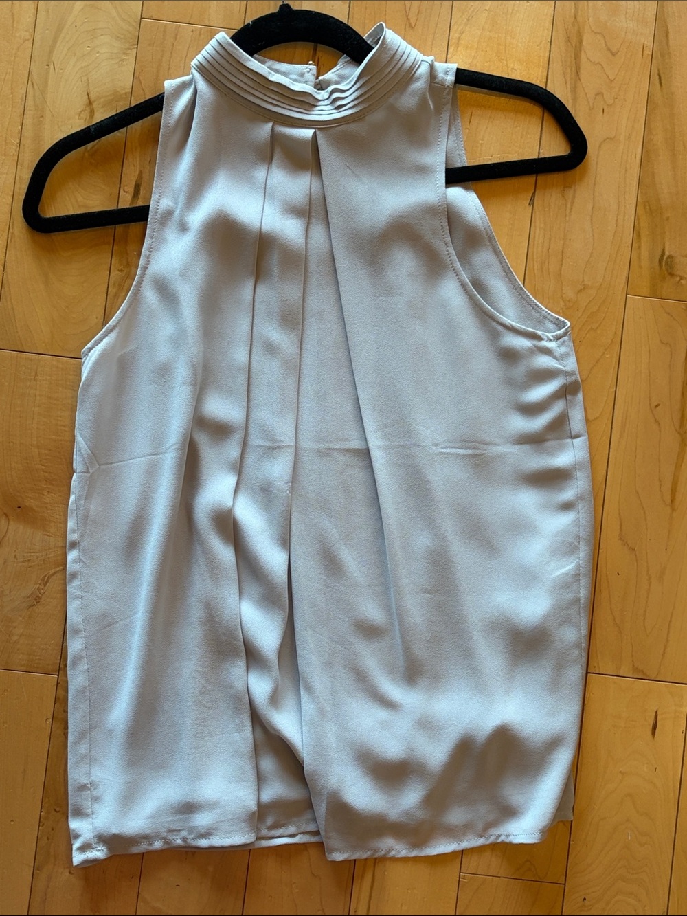 Sleeveless Mock-Neck Women’s Top in Light Gray